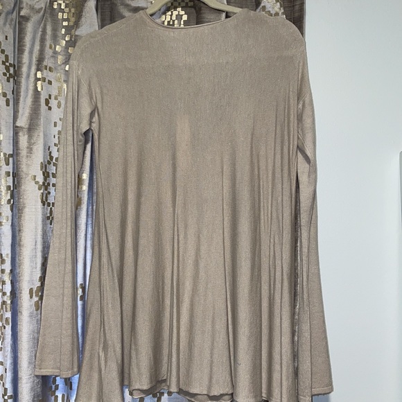 VICI:((NWT)) beige plunge neck super soft sweater - Picture 8 of 13